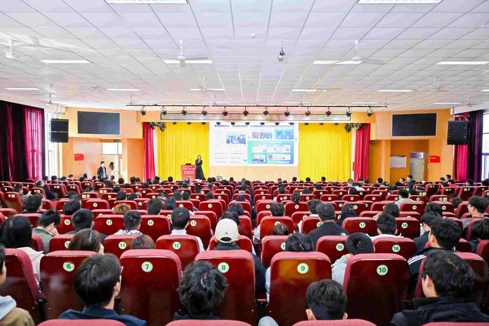 恒点亮相数字化赋能职业教育产教融合研讨会，共绘“AI+XR”产教融合新图景