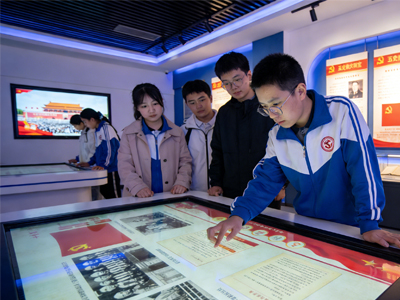 以“中华民族发展史”为精神统领，铸牢共同体意识与历史自信