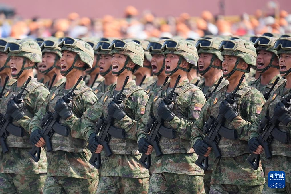 中国人民解放军信息支援部队方队首次亮相天安门广场